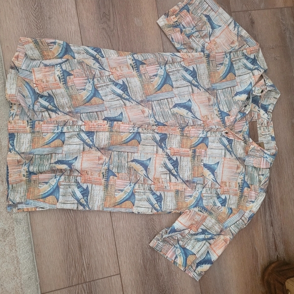 Large Clearwater Outfitters Marlin Button Down - Picture 2 of 3